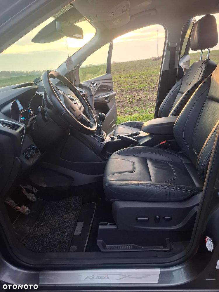 Ford Kuga 2.0 TDCi 4WD Titanium Plus - 25