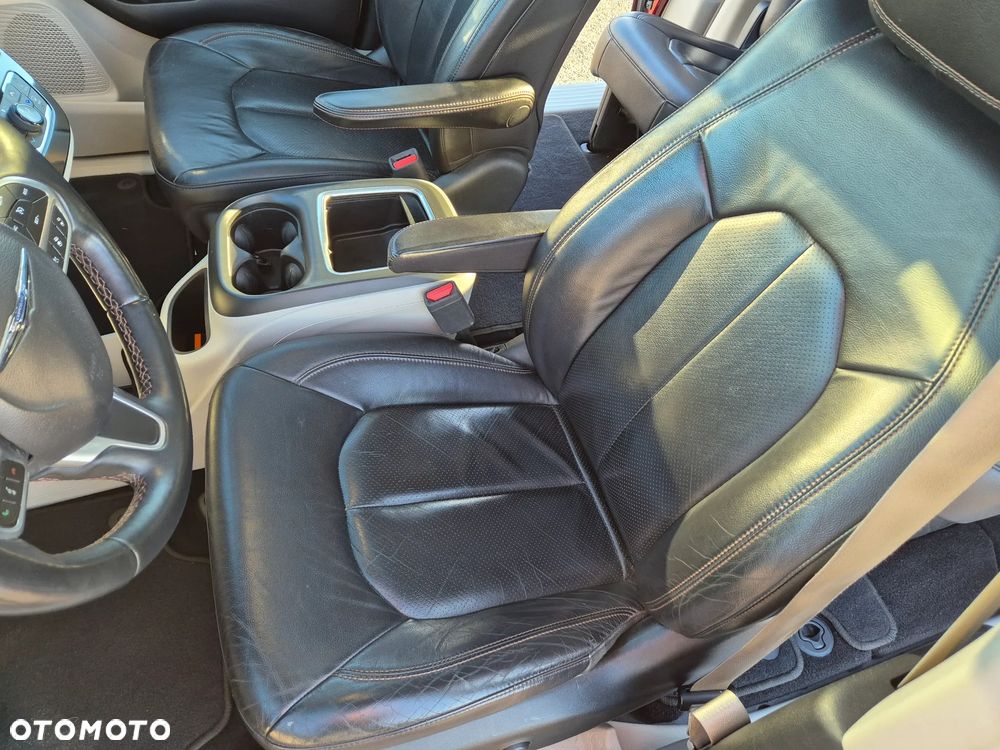 Chrysler Pacifica - 26