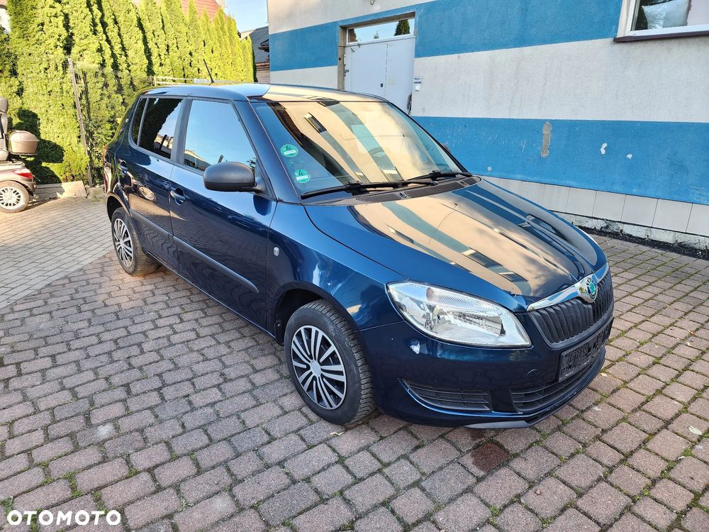 Skoda Fabia 2012 photo 2