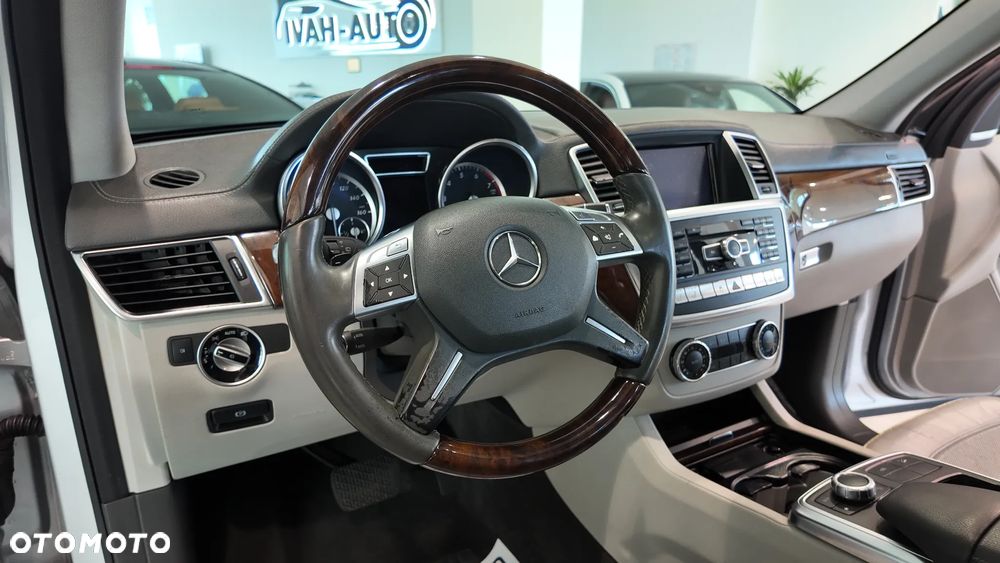 Mercedes-Benz GL - 23