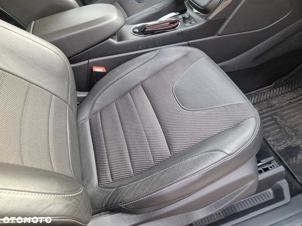 Ford Kuga - 8
