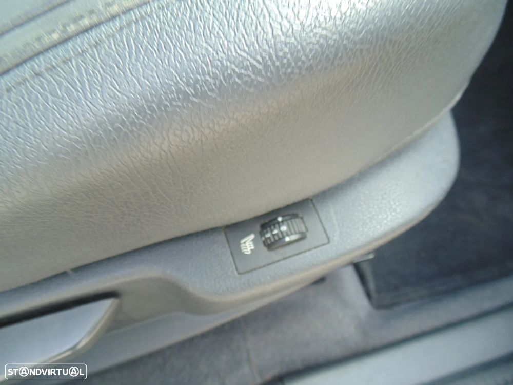 Peugeot 5008 1.6 BlueHDi Allure EAT6 J17 - 23