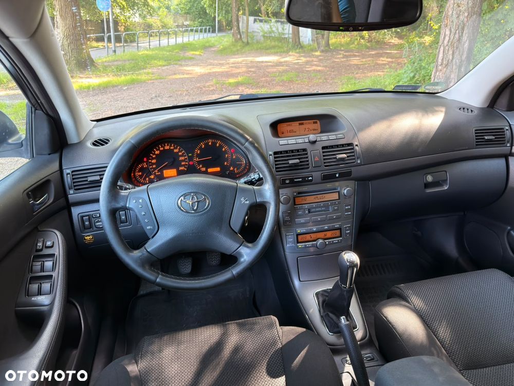 Toyota Avensis - 21