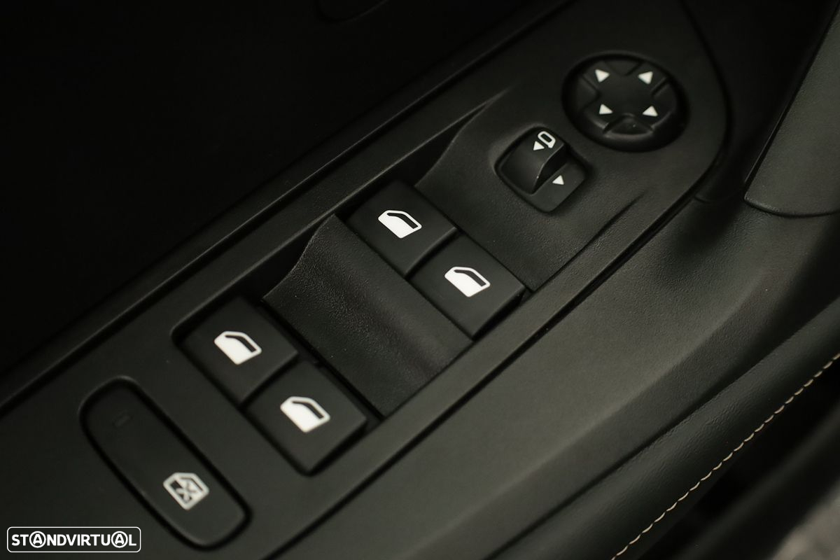 Peugeot 2008 1.2 PureTech Allure - 20