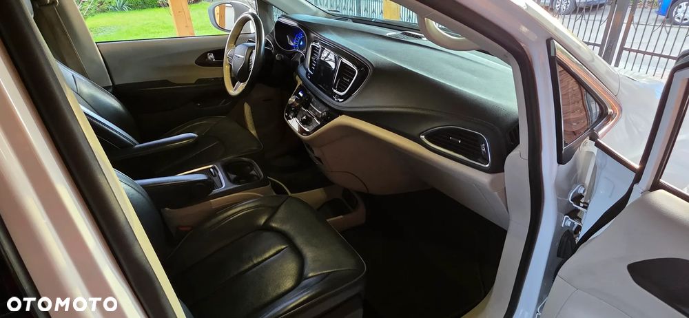 Chrysler Pacifica - 25