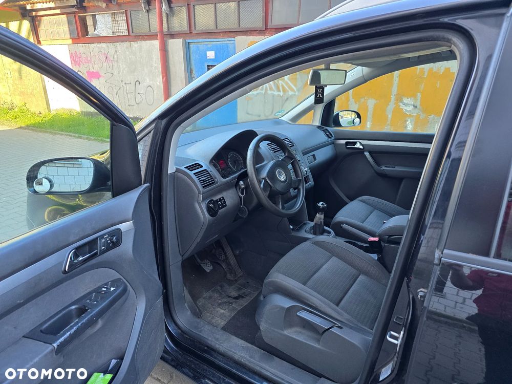 Volkswagen Touran - 13