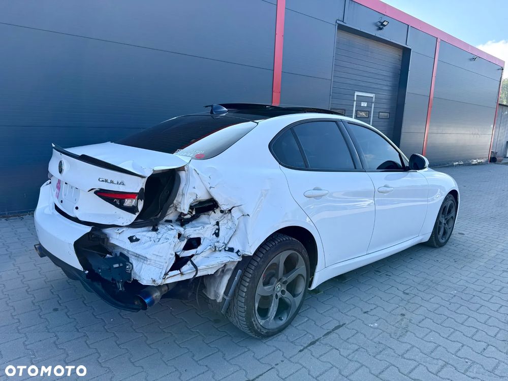 Alfa Romeo Giulia 2.0 Turbo 16V AT8 Veloce Ti - 5