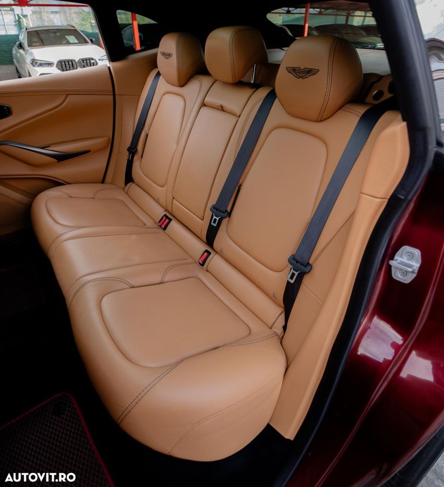 Aston Martin DBX - 12