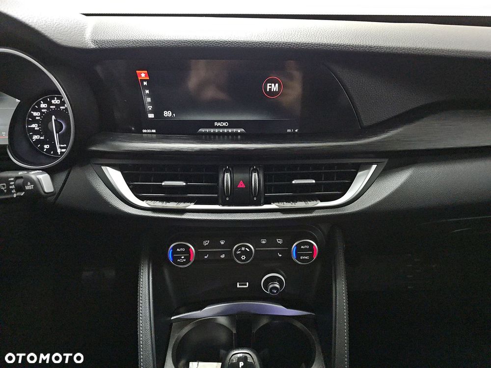 Alfa Romeo Stelvio 2.0 Turbo 16V AT8-Q4 Ti - 10