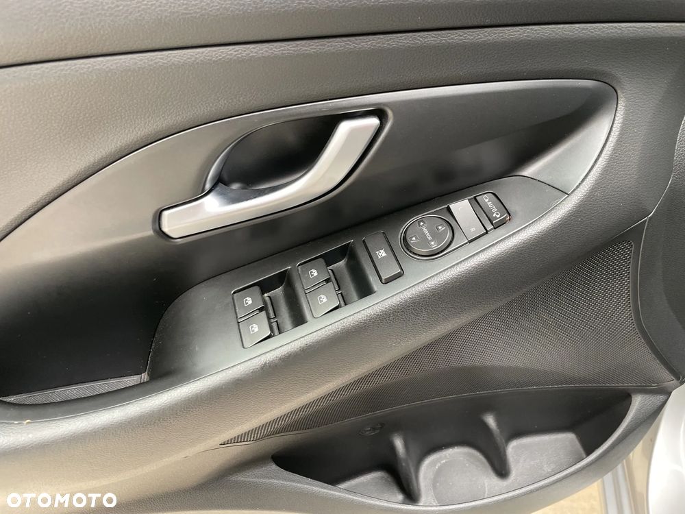 Hyundai i30 1.5 DPI Smart - 11
