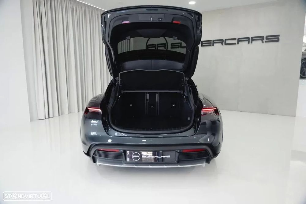 Porsche Taycan Cross Turismo 4 - 22