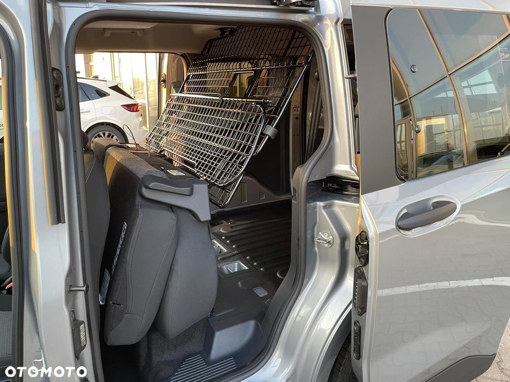 Ford Transit Courier - 23