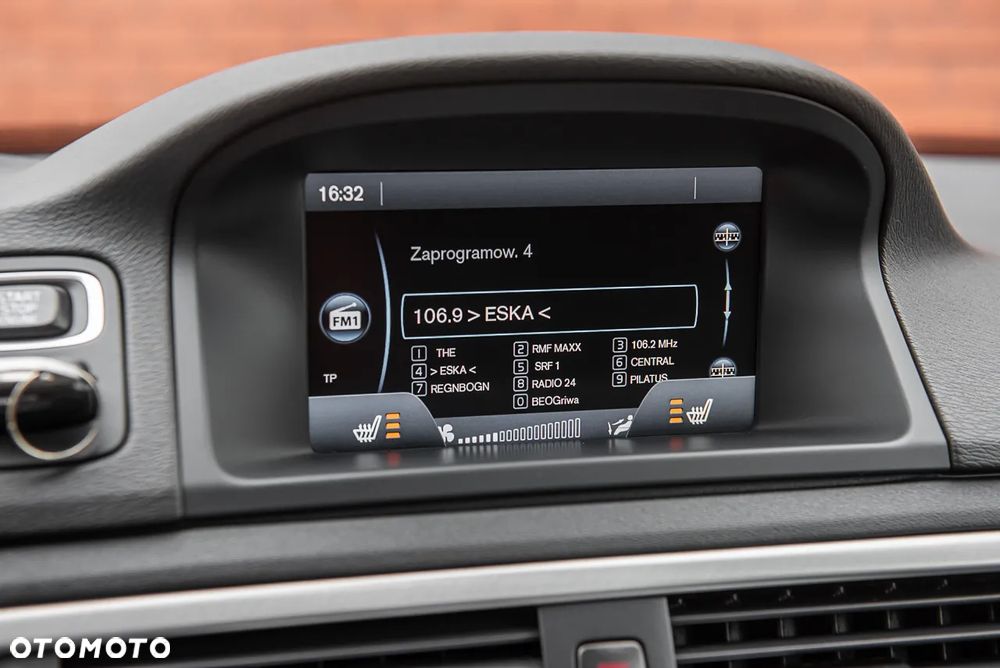 Volvo XC 70 D5 AWD Momentum - 25