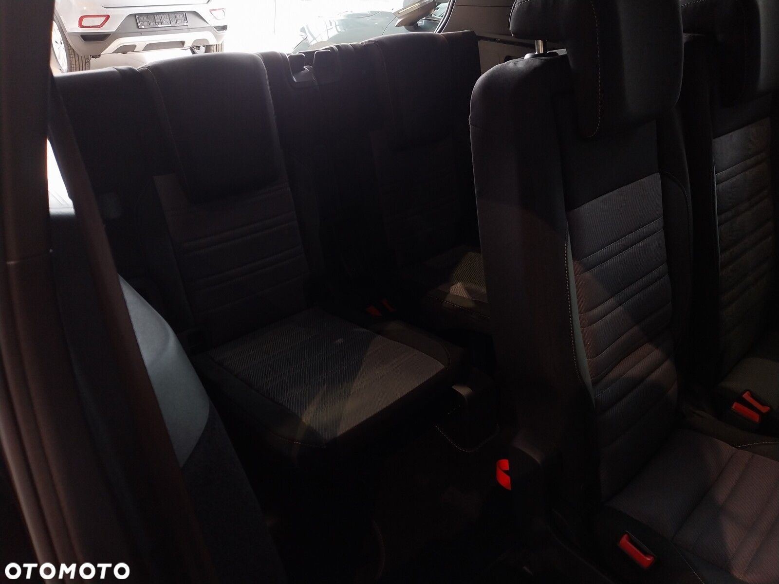 Volkswagen Touran - 16