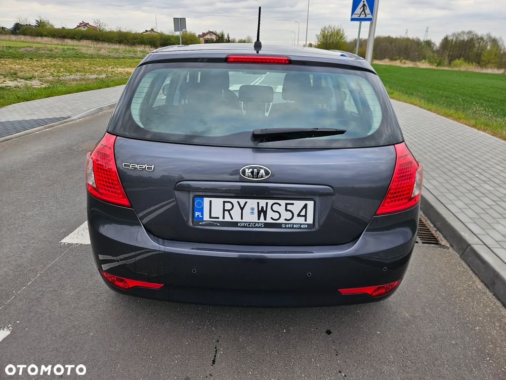 Kia Ceed 1.4 L - 8
