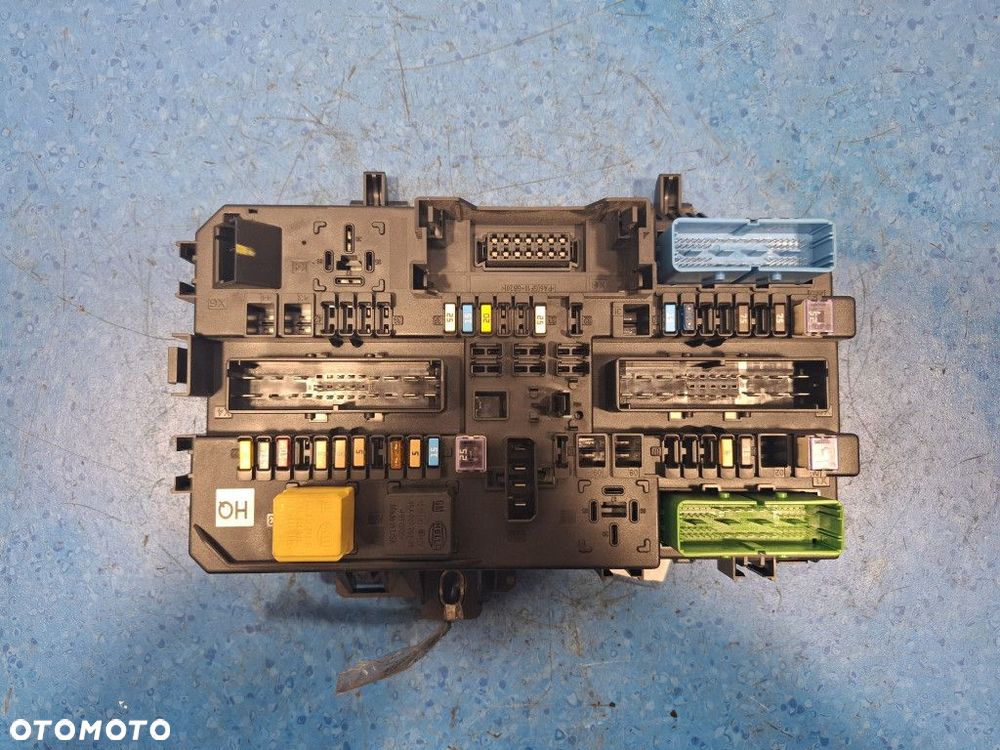 OPEL ASTRA H 1.6B SKRZYNKA BEZPIECZNIKÓW 13220831 - 3