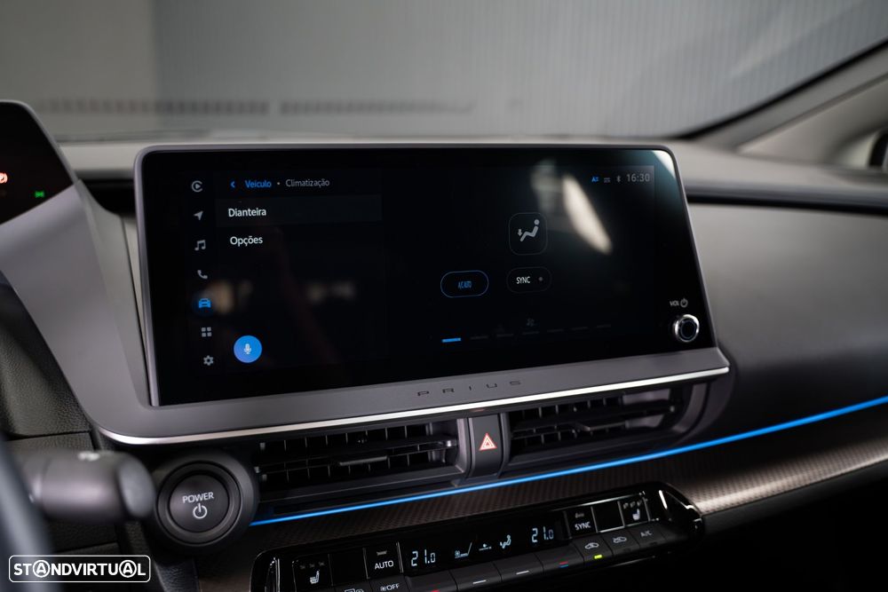 Toyota Prius 2.0 Plug-in Luxury - 30
