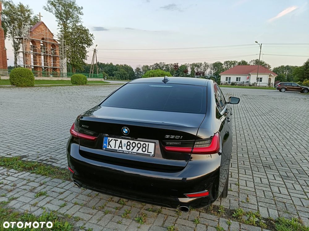 BMW Seria 3 330i xDrive Sport Line - 13