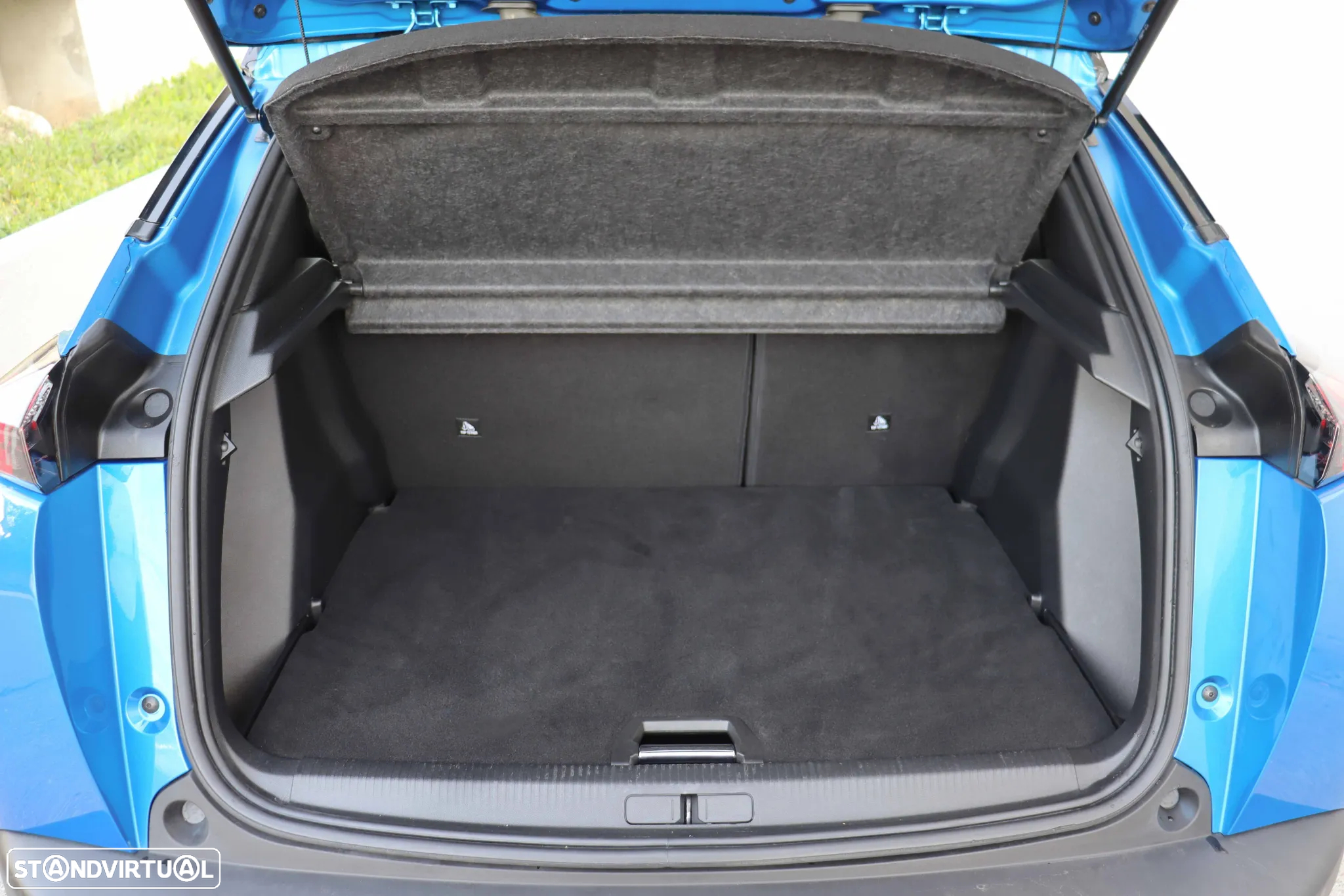 Peugeot e-2008 50 kWh GT Pack - 23
