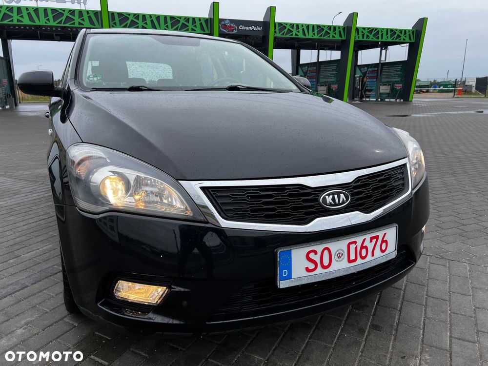 Kia Ceed - 10