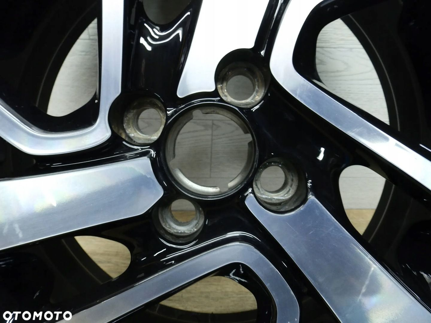 Felga Peugeot 108 Citroen C1 4.5Jx15 CH4-35 Et35 4x100 - 2