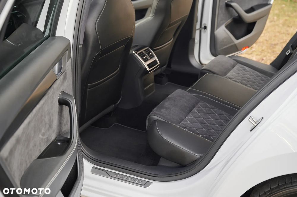 Skoda Superb 2.0 TDI DSG Sportline - 8