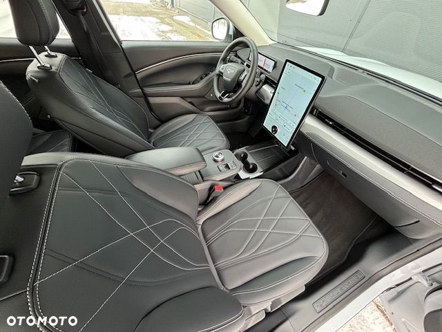 Ford Mustang Mach-E - 16