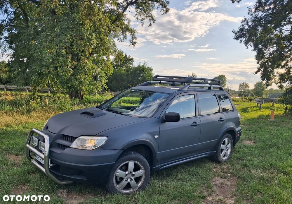 Mitsubishi Outlander - 2
