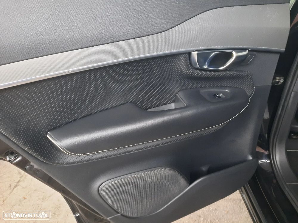 Volvo XC 90 2.0 D4 R-Design - 28