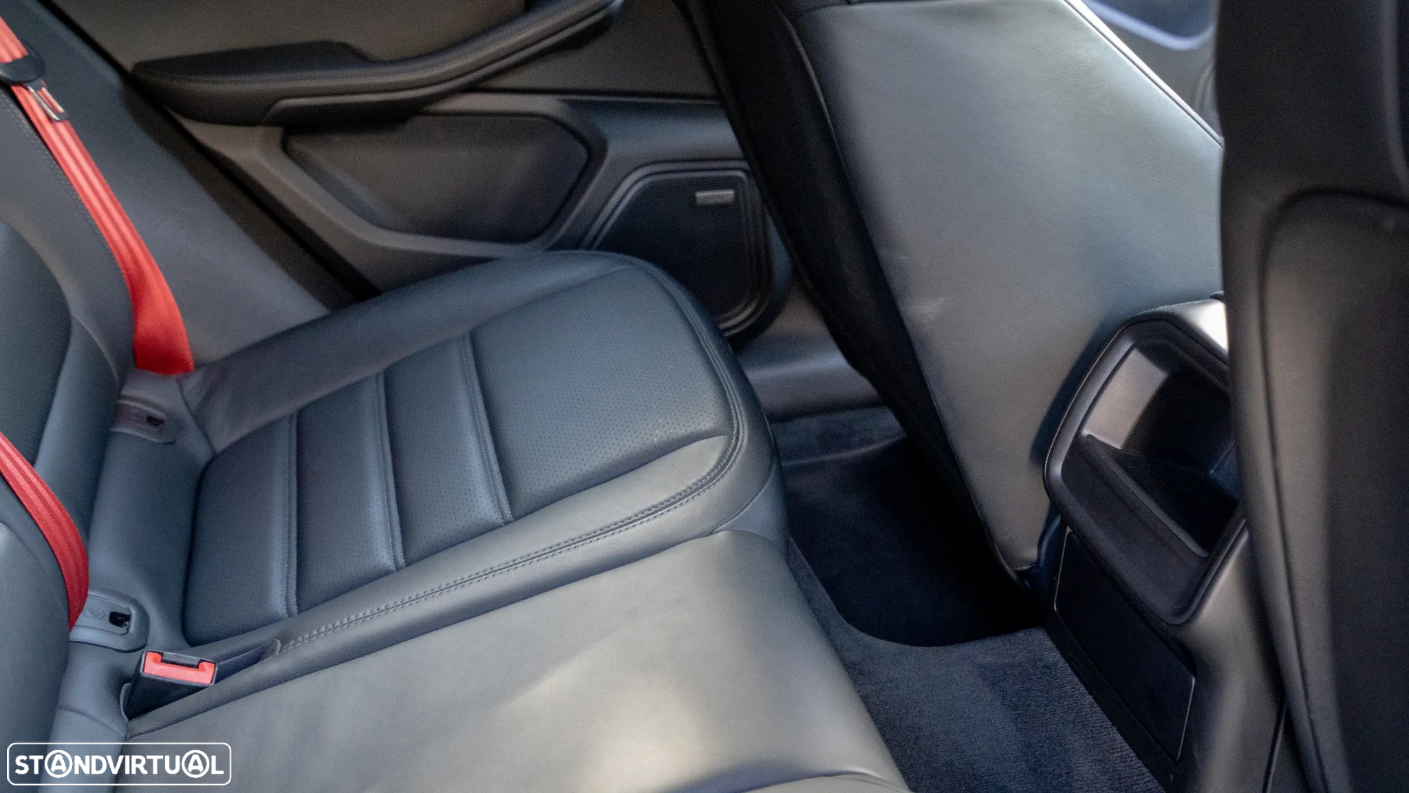 Porsche Macan Turbo - 29