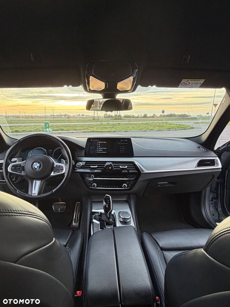 BMW Seria 5 520d xDrive - 12