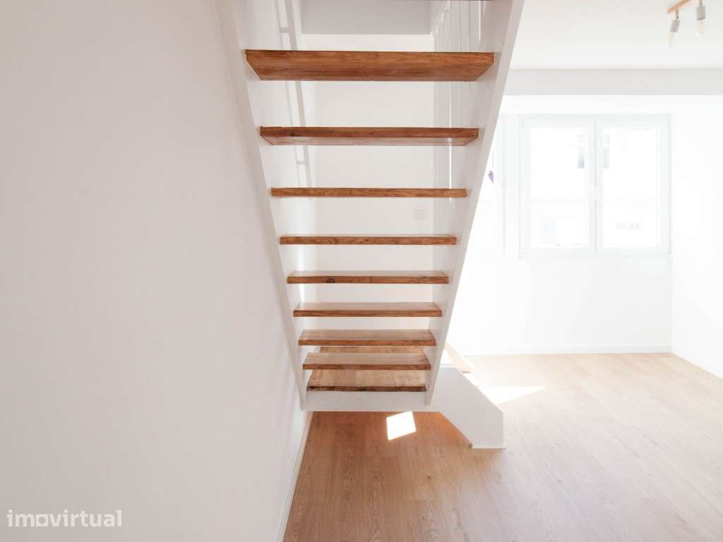 Apartamento T3 Duplex, Renovado, Vista Rio, Lisboa - Grande imagem: 2/22