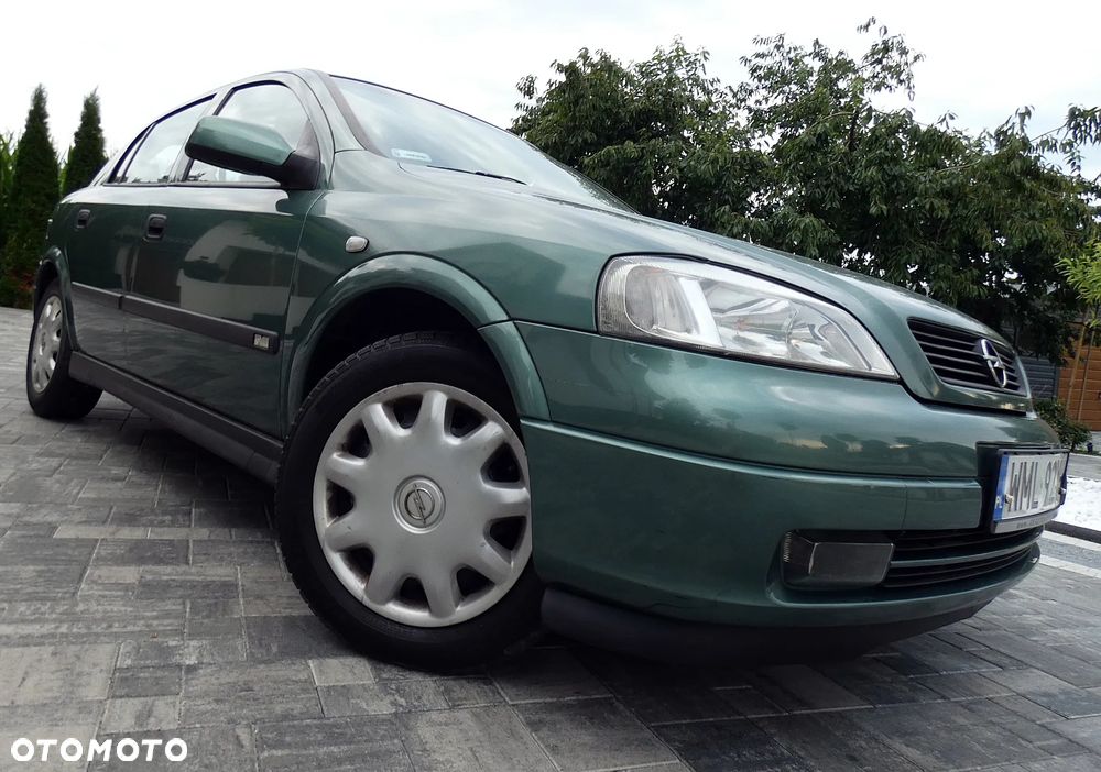 Opel Astra 1.6 Sportive - 23