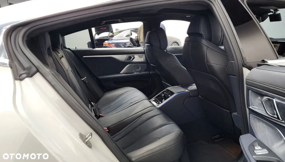 BMW Seria 8 840i xDrive - 12