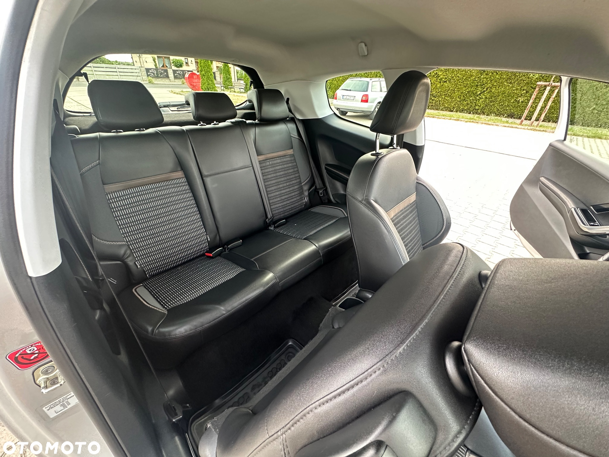 Peugeot 208 1.6 e-HDi Allure STT - 12