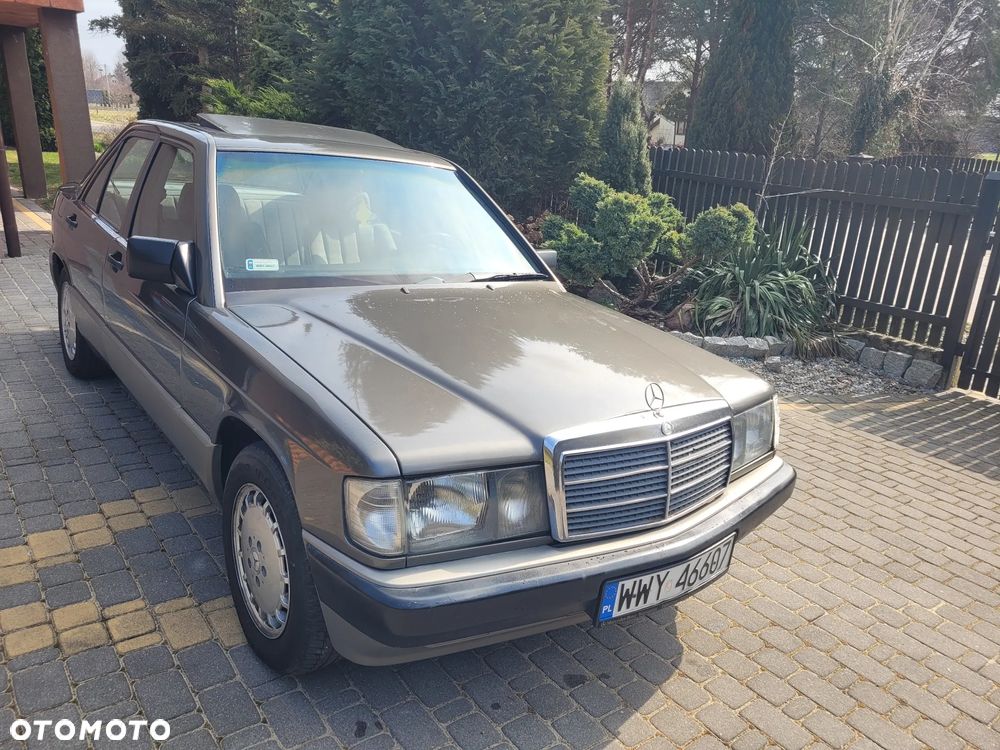 Mercedes-Benz W201 (190) - 2