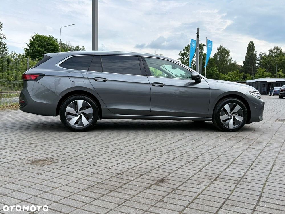 Volkswagen Passat - 4