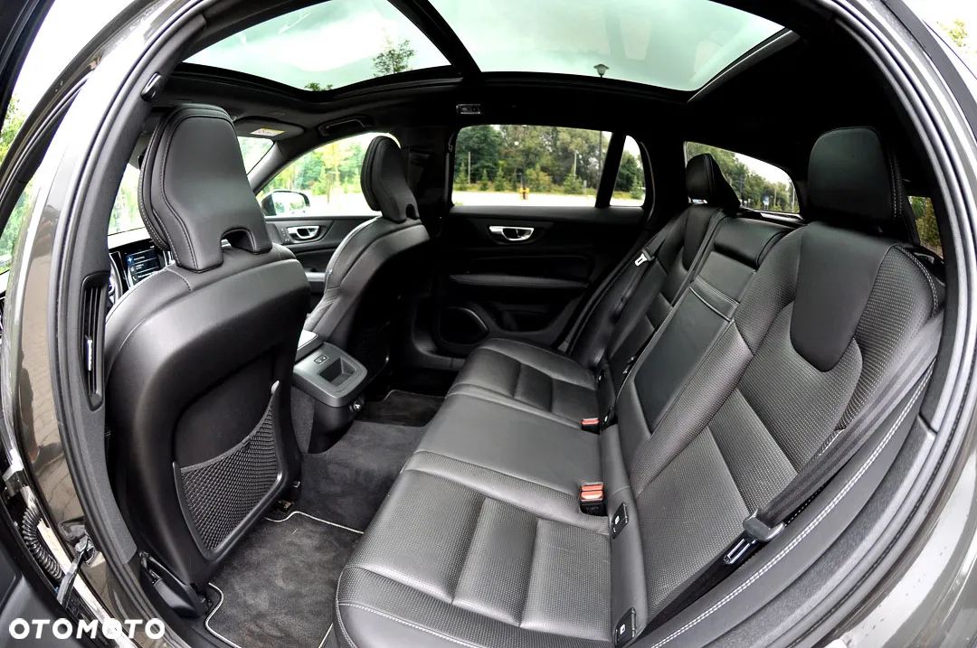 Volvo V60 D4 Geartronic R-Design - 27