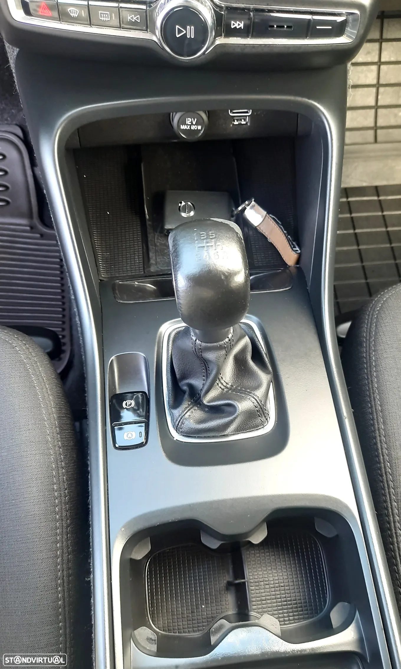 Volvo XC 40 1.5 T3 Tech Edition - 11