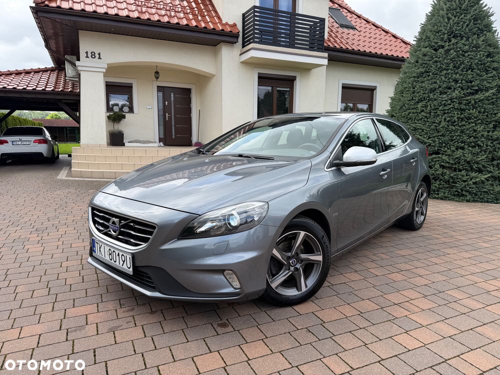 Volvo V40 D2 Drive-E R-Design Momentum - 1