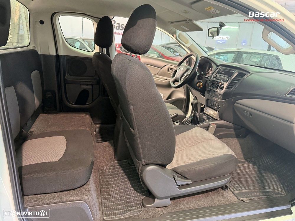 Mitsubishi L200 2.4 DI-D CD Invite CC 4WD - 13