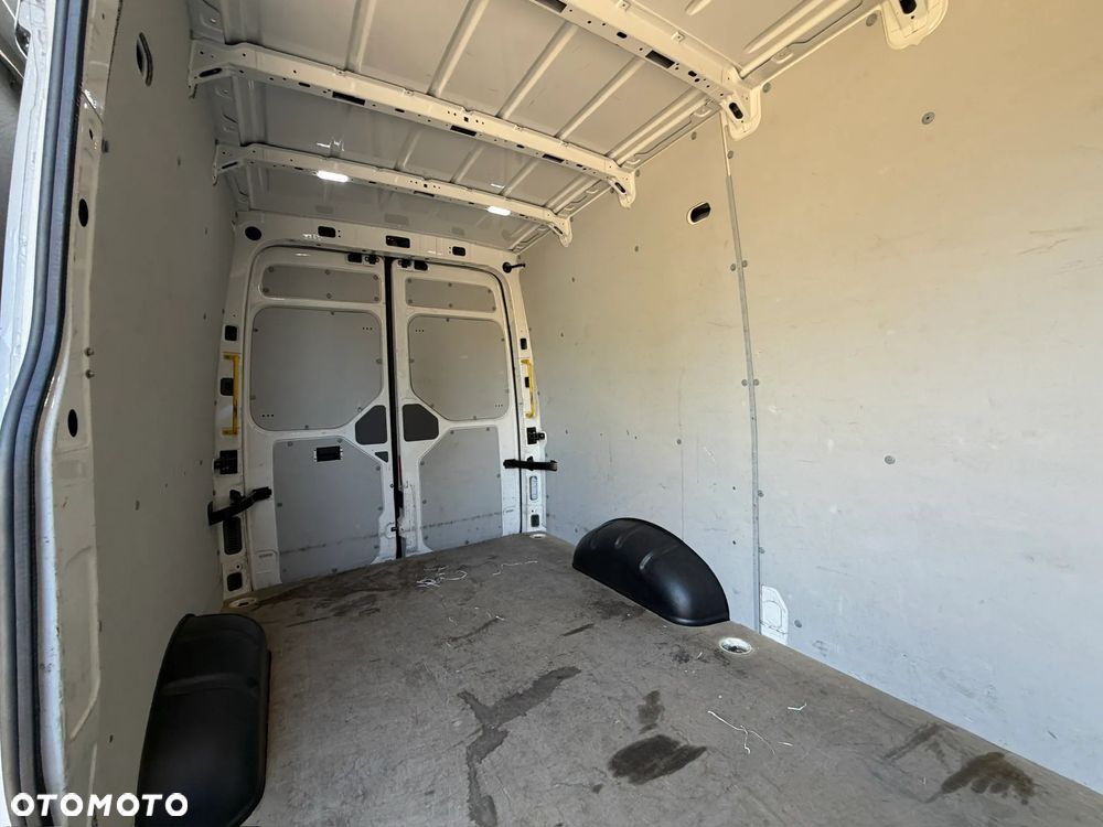 Volkswagen E-CRAFTER - 33