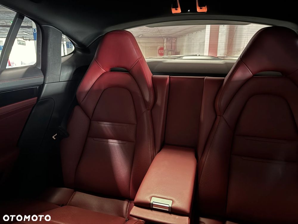 Porsche Panamera 4 E-Hybrid - 18