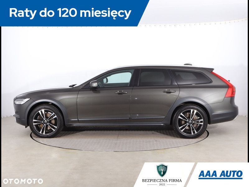 Volvo V90 Cross Country - 4