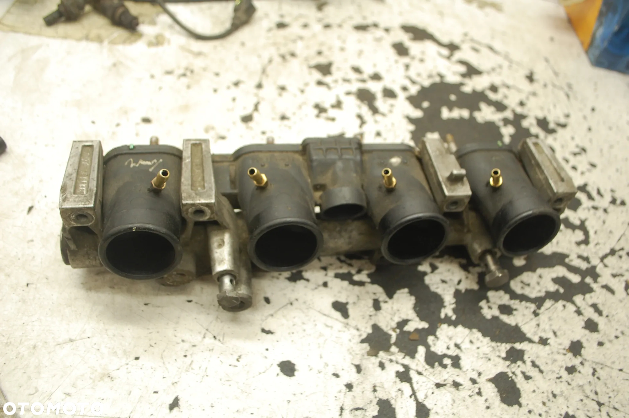 KOLEKTOR SSĄCY LISTWA WTRYSKOWA WTRYSKI LPG 06D133209T AUDI A4 B6 2.0 ALT - 4