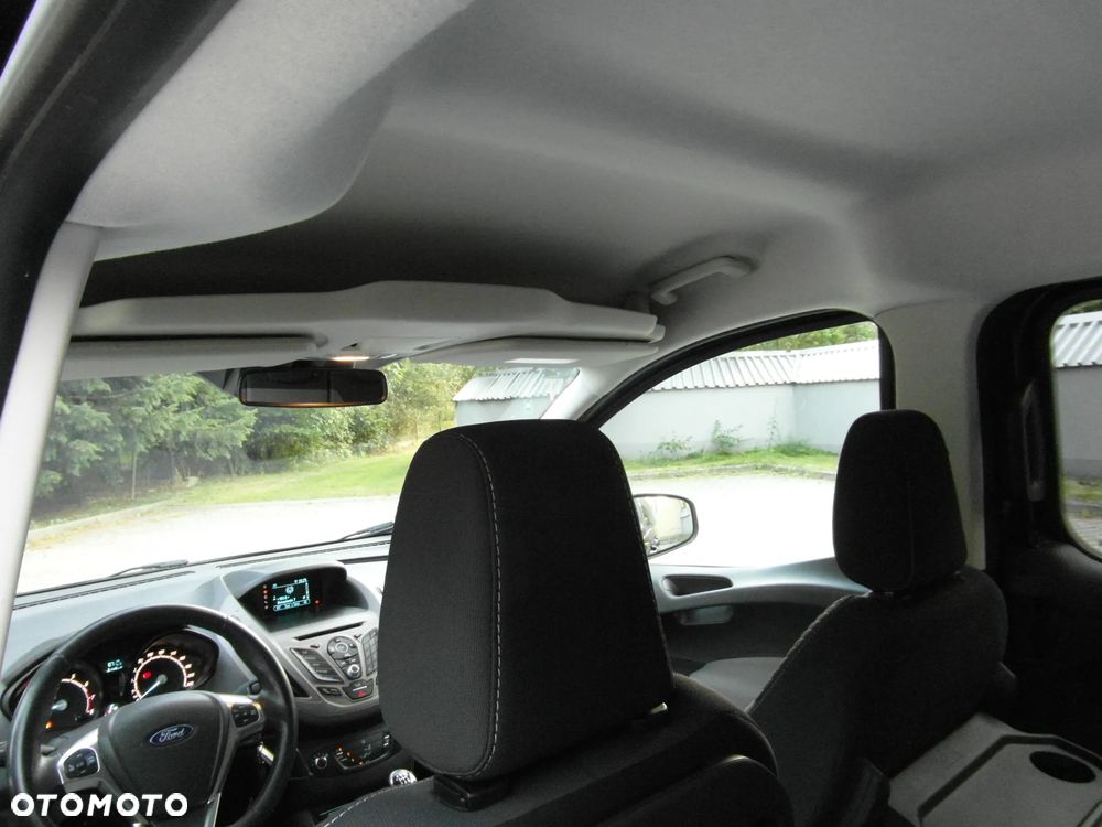 Ford Tourneo Courier 1.0 EcoBoost S&S Trend - 33
