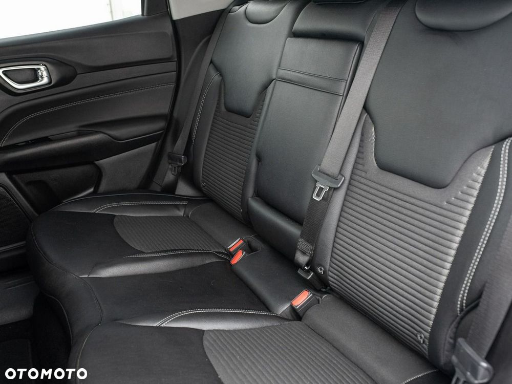 Jeep Compass - 24