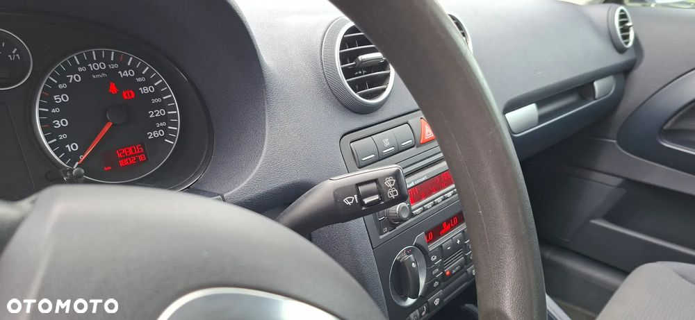 Audi A3 3-drzwiowe 1.6 Ambiente - 34
