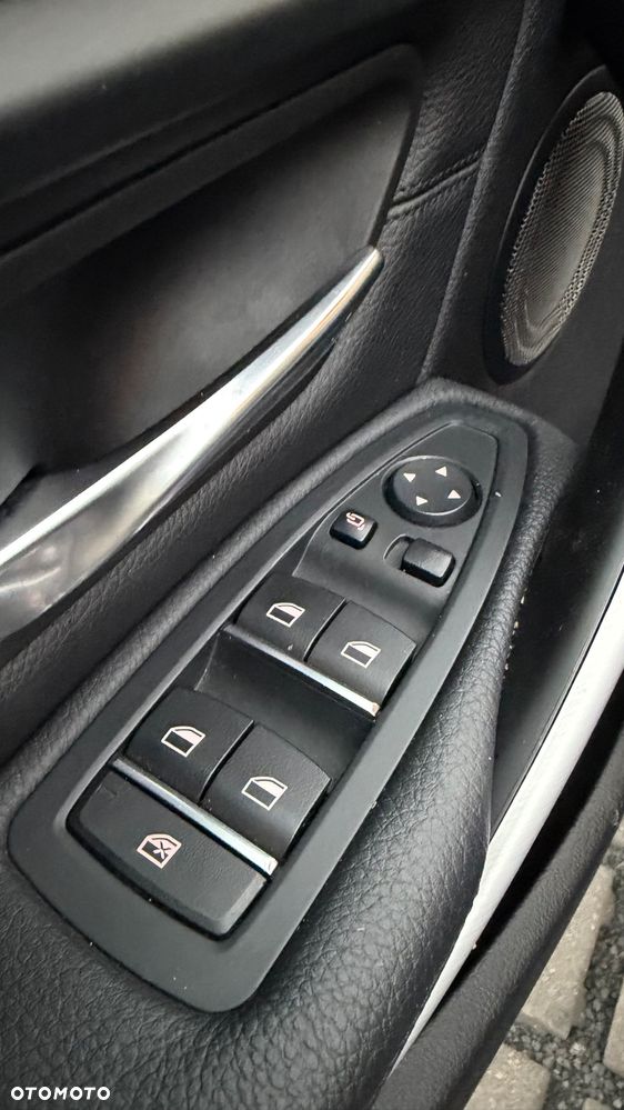 BMW Seria 3 320d Edition Luxury Line Purity - 26