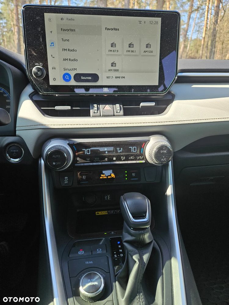 Toyota RAV4 2.5 Hybrid Black Edition by JBL 4x4 - 31